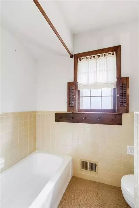 Bath - 14818 E Covington Rd, Independence, MO 64055 photo 2 of 3
