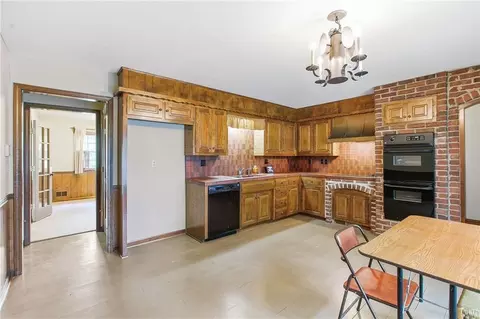 Kitchen - 14818 E Covington Rd, Independence, MO 64055 photo 1 of 2