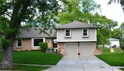 10002 W 98th Ter, Overland Park, KS 66212