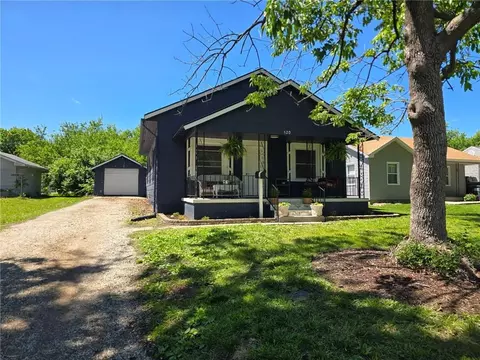 520 N Cherry St, Ottawa, KS 66067