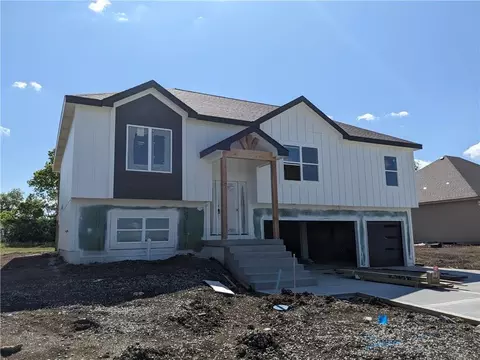 1602 Mulberry St, Pleasant Hill, MO 64080