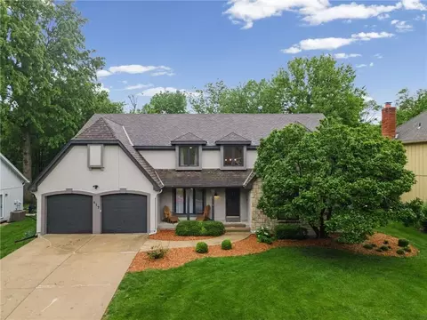 417 NW Cottonwood Dr, Lees Summit, MO 64064