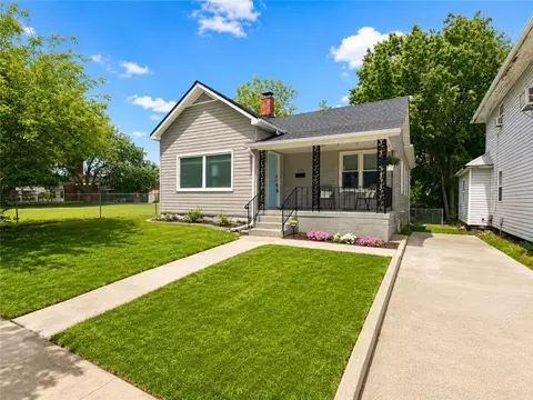 109 Broad St, Warrensburg, MO 64093