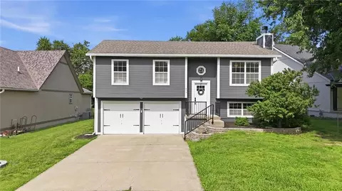 814 S 132nd St, Bonner Springs, KS 66012