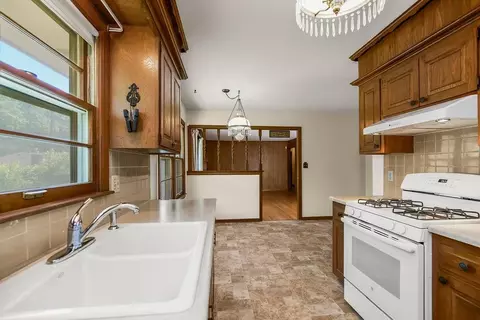Kitchen - 1012 SE 2nd Ter, Lees Summit, MO 64063 photo 2 of 3