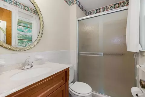 Bath - 1012 SE 2nd Ter, Lees Summit, MO 64063 photo 2 of 2