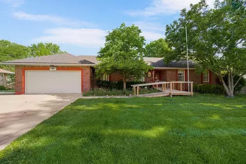 1012 SE 2nd Ter, Lees Summit, MO 64063