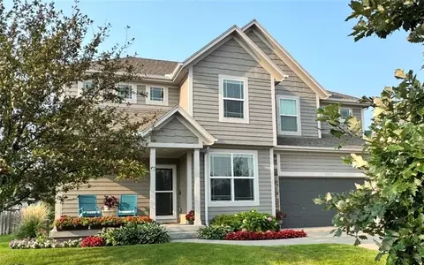 19005 W 166th St, Olathe, KS 66062