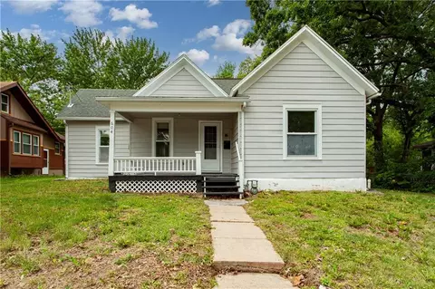 604 S Olive St, Holden, MO 64040
