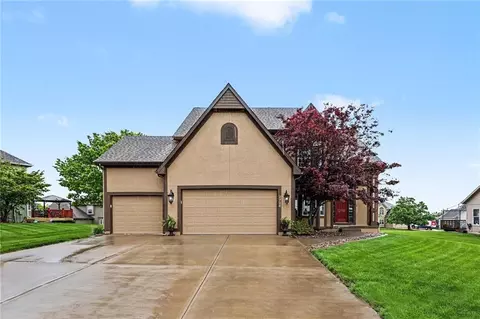 2724 SW Monarch Dr, Lees Summit, MO 64082