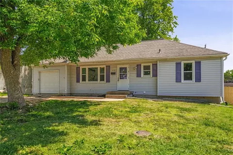 312 S Chester Ter, Olathe, KS 66061