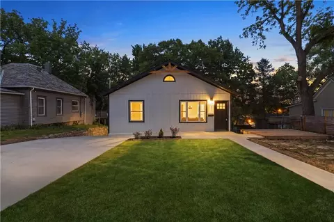 111 Emerson Ave, Bonner Springs, KS 66012