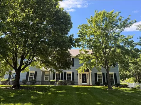 3104 S Victoria Ln, Blue Springs, MO 64015