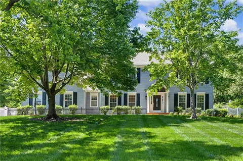 3104 S Victoria Ln, Blue Springs, MO 64015