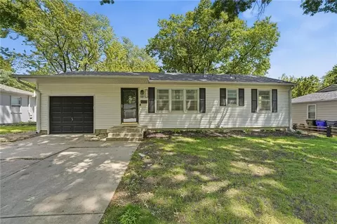 866 S Sheridan Cir, Olathe, KS 66061