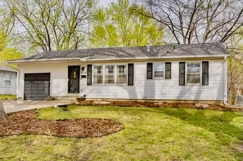 866 S Sheridan Cir, Olathe, KS 66061