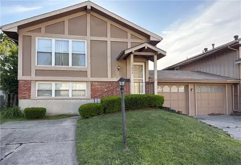 14002 Ballantrae Dr, Grandview, MO 64030
