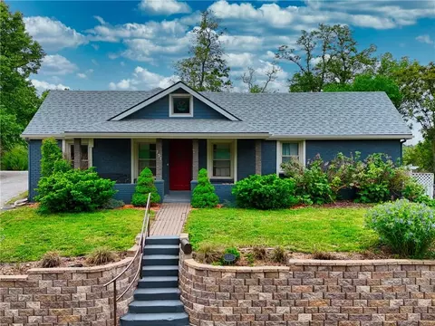 731 Welt St, Weston, MO 64098