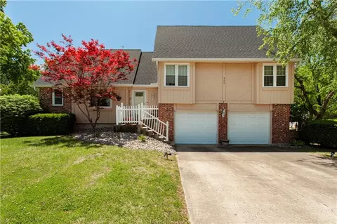400 N Persimmon Dr, Olathe, KS 66061