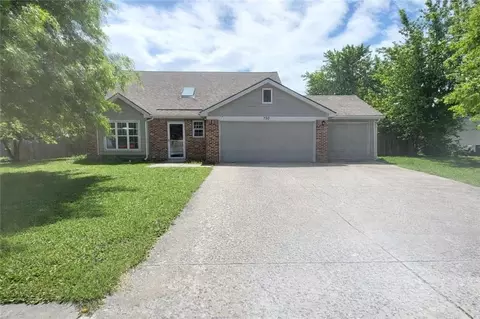 790 Myers Dr, Tonganoxie, KS 66086