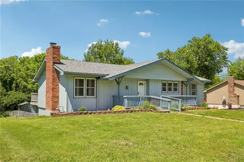 1419 Woodlawn Dr, Warrensburg, MO 64093