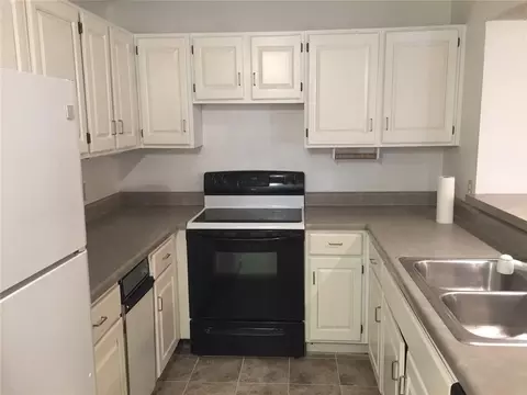 8822 W 106th Ter, Overland Park, KS 66212