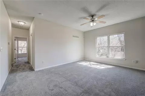 3301 N 103rd Ter, Kansas City, KS 66109