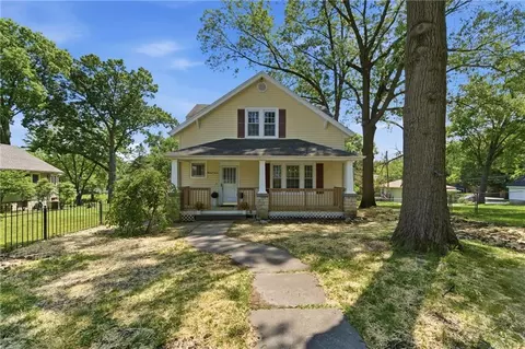 1307 Spruce St, Leavenworth, KS 66048