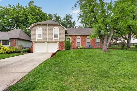 8804 W 92nd St, Overland Park, KS 66212