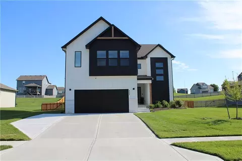 9209 NE 111th Ter, Kansas City, MO 64157