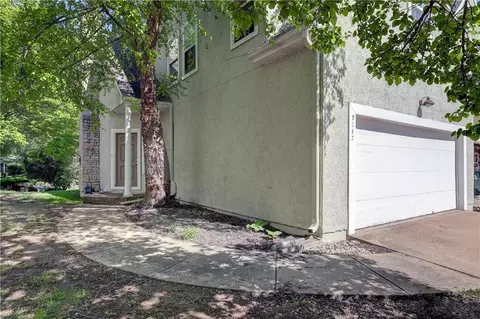 9147 Boehm Dr, Lenexa, KS 66219