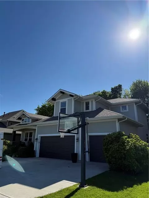 10736 S Palisade St, Olathe, KS 66061