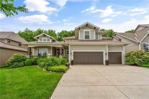 10736 S Palisade St, Olathe, KS 66061