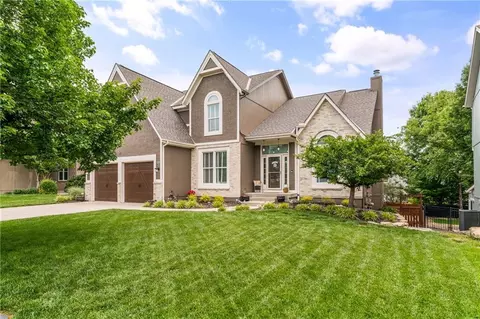 12213 Bradshaw St, Overland Park, KS 66213
