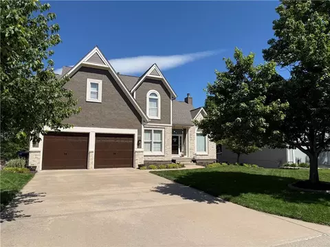 12213 Bradshaw St, Overland Park, KS 66213