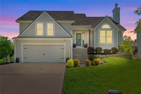 16464 W 158th Ter, Olathe, KS 66062