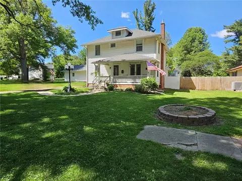 806 Elm St, Tarkio, MO 64491