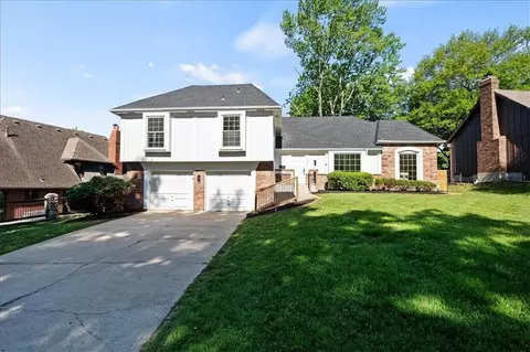 10310 Eby St, Overland Park, KS 66212