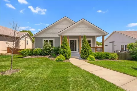 8435 Ottawa St, De Soto, KS 66018
