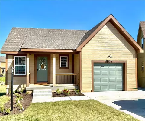 13745 Leigh Dr, Bonner Springs, KS 66012