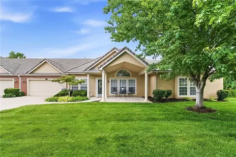 5426 W 145th St, Leawood, KS 66224