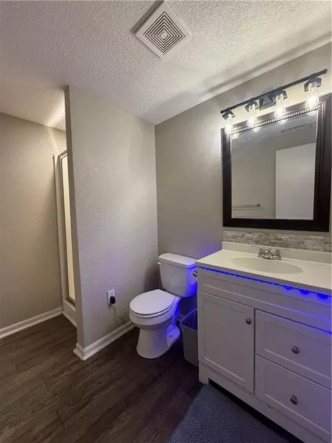Bath - 3704 S Willis Ave, Independence, MO 64055 photo 4 of 5