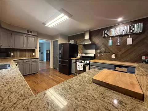Kitchen - 3704 S Willis Ave, Independence, MO 64055 photo 2 of 4