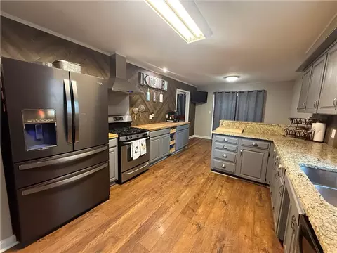 Kitchen - 3704 S Willis Ave, Independence, MO 64055 photo 4 of 4