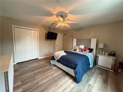 Bedroom - 3704 S Willis Ave, Independence, MO 64055 photo 4 of 8