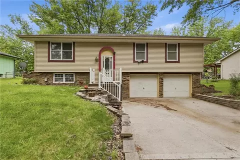 2300 S Harding St, Oak Grove, MO 64075
