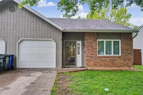 1713 E 21st Ter, Lawrence, KS 66046