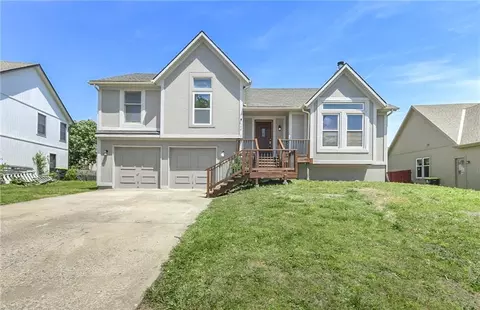 146 W Colleen Dr, Gardner, KS 66030