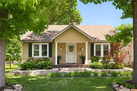 7709 Santa Fe Dr, Overland Park, KS 66204