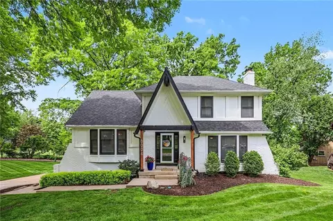 8004 Westgate Dr, Lenexa, KS 66215